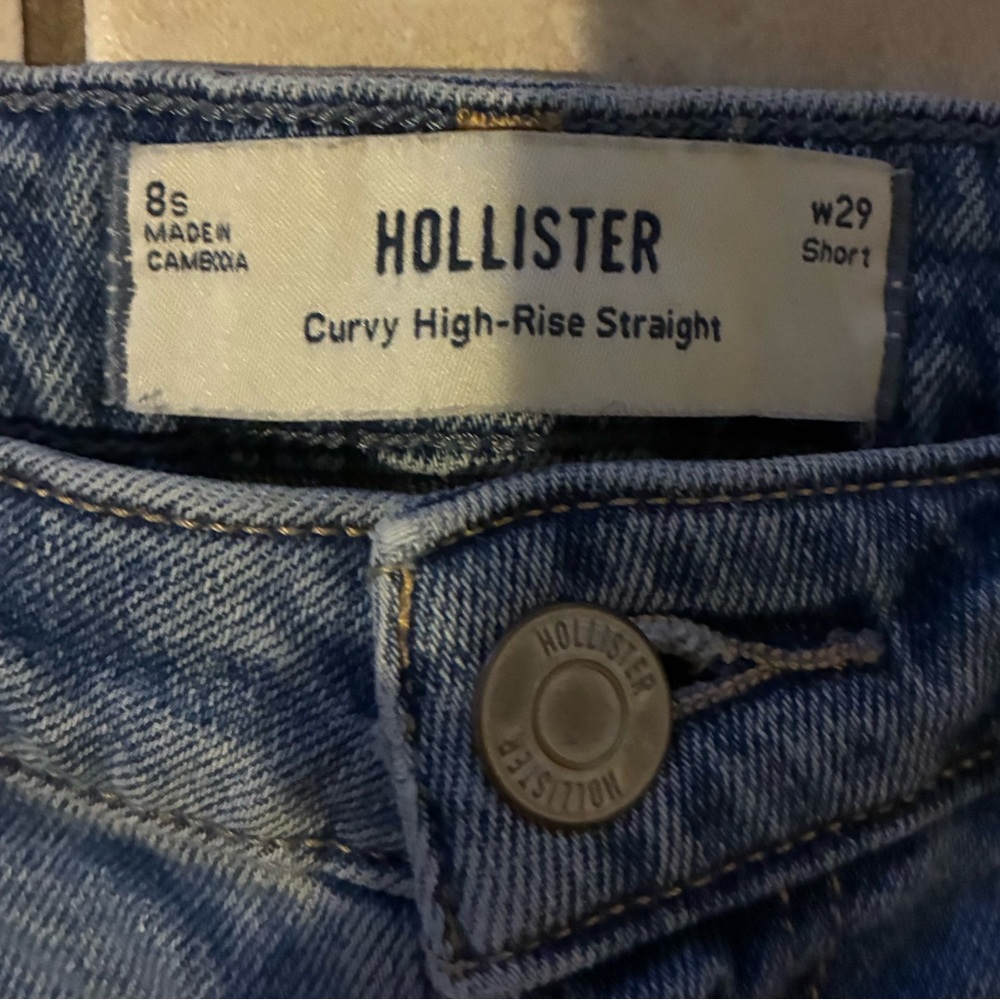 Hollister Curvy High-Rise Straight Jeans in Light Blue - Picture 2 of 2